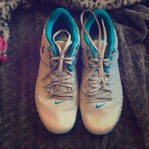 I’m selling Nike shoes.